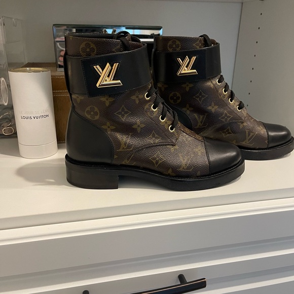 Louis Vuitton Wonderland Flat Ranger Boots - Picture 2 of 16